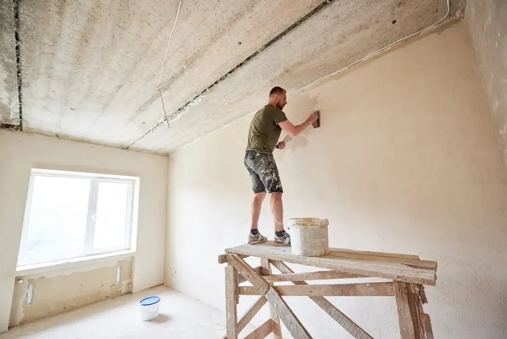 Verputzte Wand nach dem Auftrag