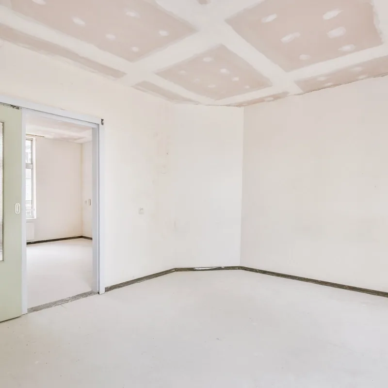 Trockenbauwand mit Aussparung im Rohbau